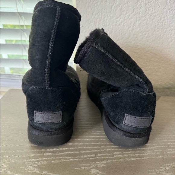 Ugg Classic Boots - Picture 3 of 7
